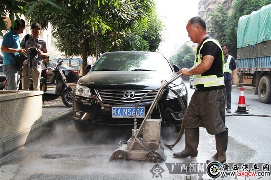 南寧:交管部門將清除全市范圍內(nèi)8300個(gè)停車位